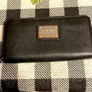 Jenna Kator black zippered 3 compartment wallet